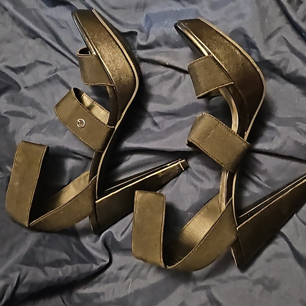 Heels - Picture 2 of 2